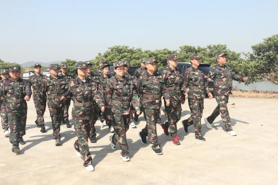 團(tuán)隊(duì)?wèi)敉馔卣褂?xùn)練