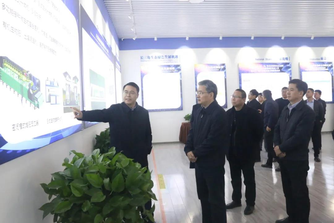 蘇州市委副書記朱民視察調(diào)研環(huán)太湖有機(jī)廢棄物處理利用示范中心(臨湖)(圖2) 蘇州市委副書記朱民視察調(diào)研環(huán)太湖有機(jī)廢棄物處理利用示范中心(臨湖)(圖2)