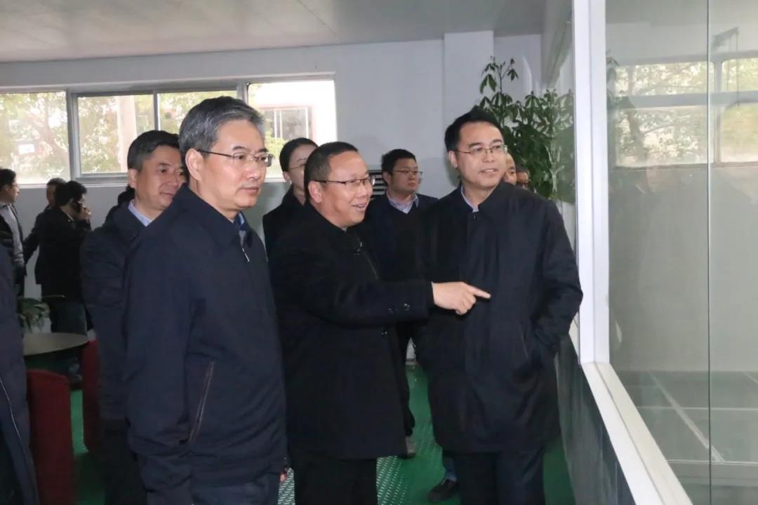 蘇州市委副書記朱民視察調(diào)研環(huán)太湖有機(jī)廢棄物處理利用示范中心(臨湖)(圖4) 蘇州市委副書記朱民視察調(diào)研環(huán)太湖有機(jī)廢棄物處理利用示范中心(臨湖)(圖4)